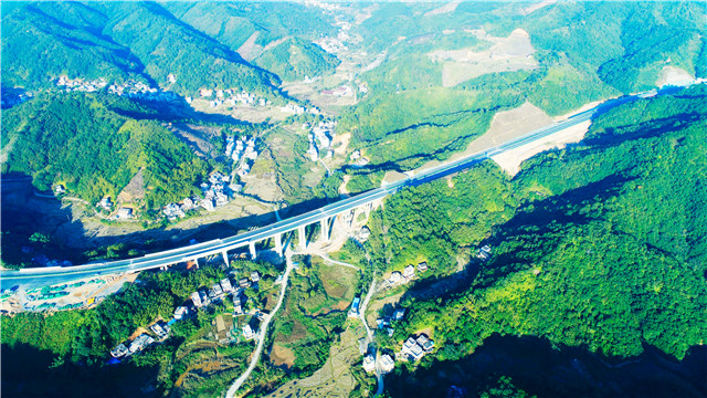 建成通車的梧州環城公路省際通道工程-(1).jpg